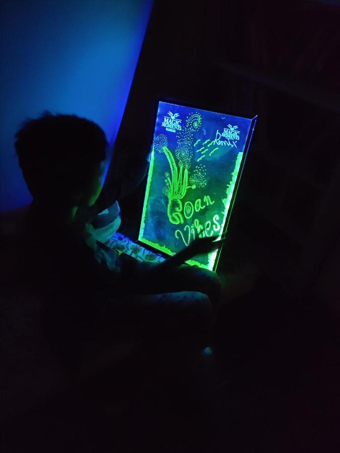 Goanvibes Hostel อันจูนา ภายนอก รูปภาพ