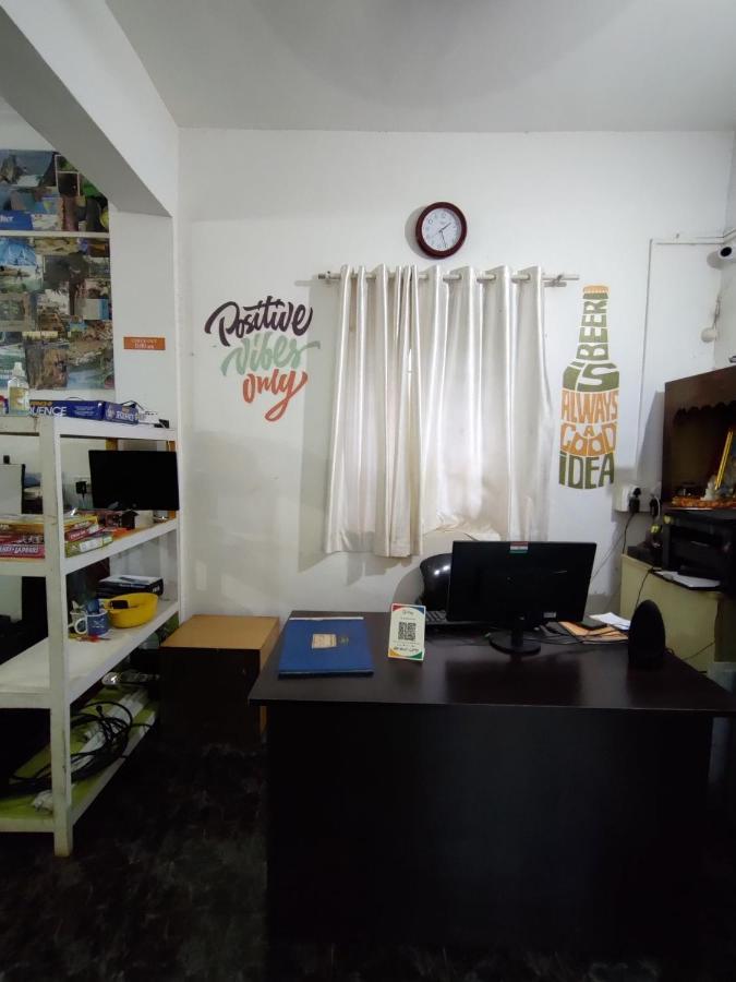 Goanvibes Hostel อันจูนา ภายนอก รูปภาพ